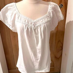 Adorable, white top perfect for spring or summer
